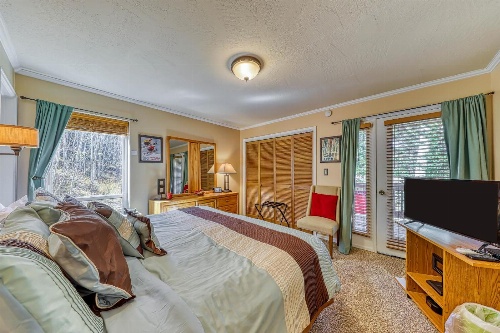 Paradise in the Pines image 3